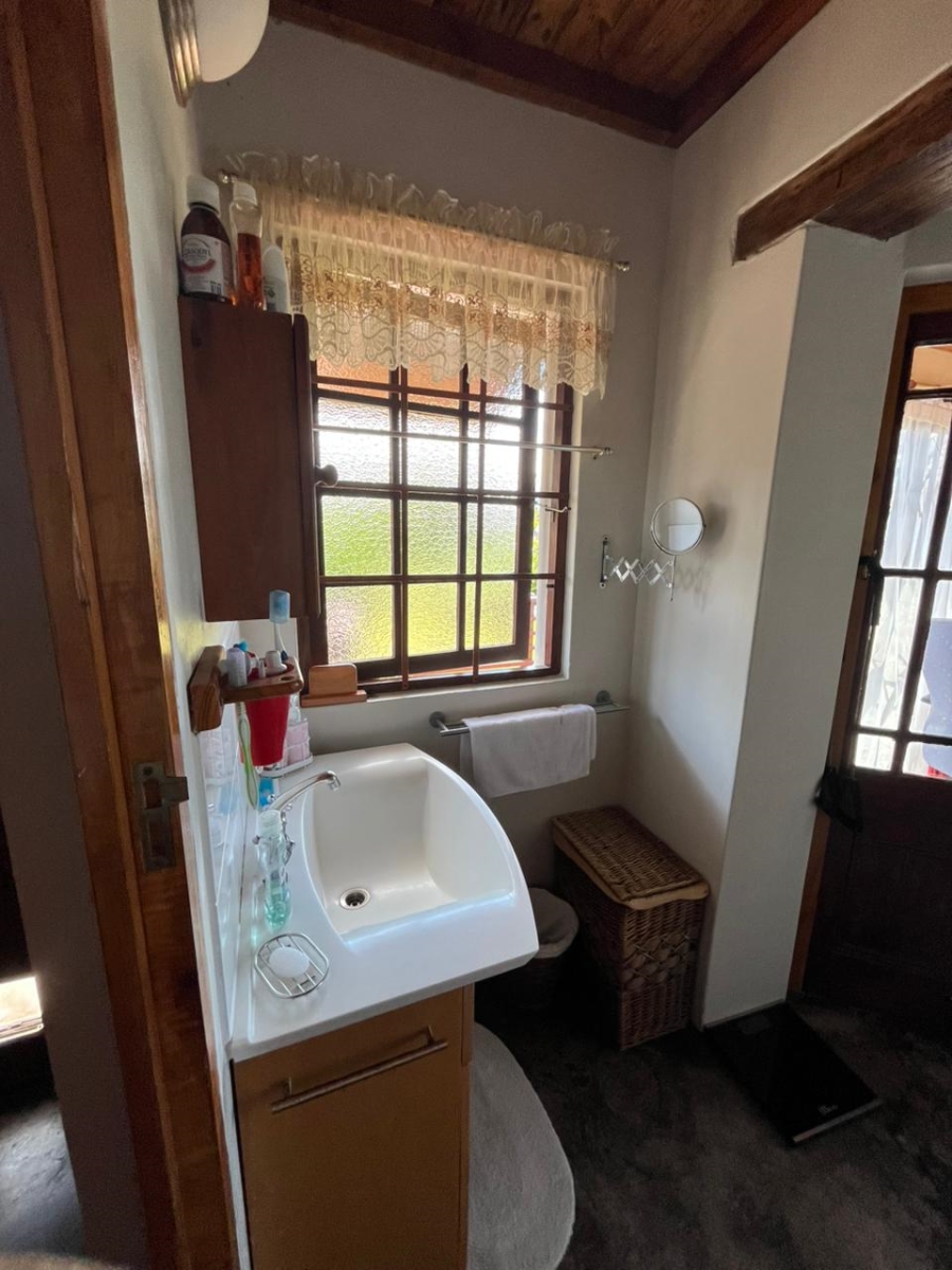 3 Bedroom Property for Sale in Cove Rock Eastern Cape